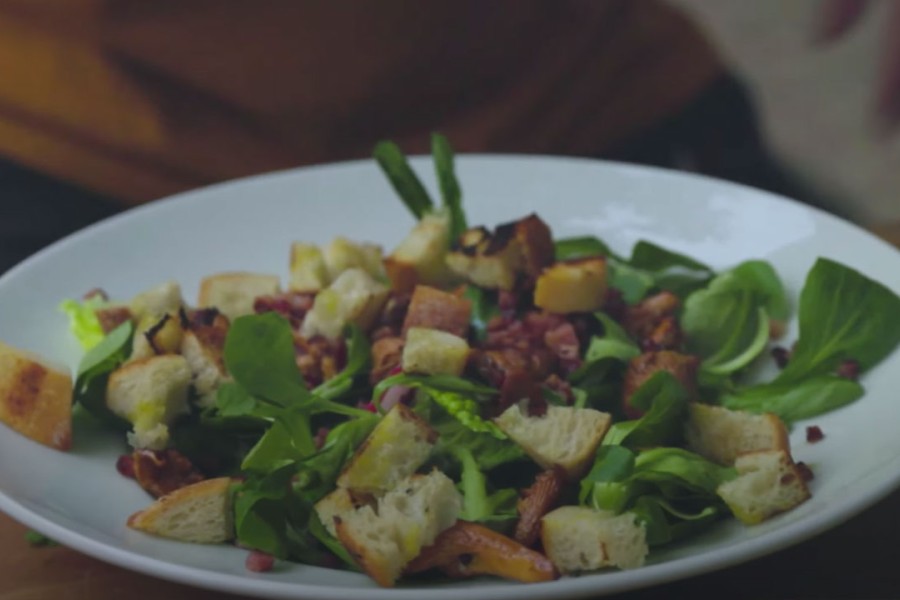 Herbstsalat mit Pfifferlinge und Speck