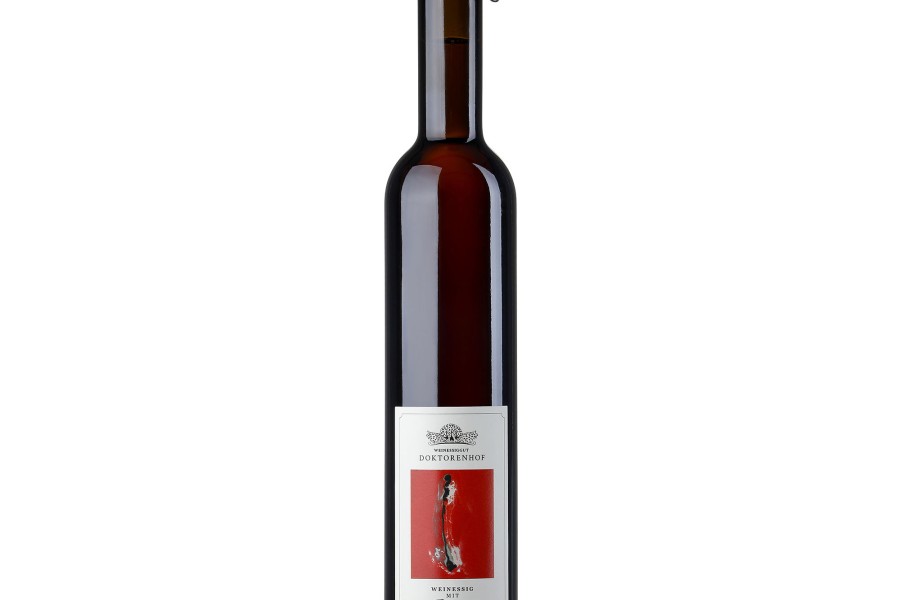 Carpaccio vom Gamsr&uuml;cken mit einem Wildkr&auml;utersalat und Weinessig mit Pflaumen