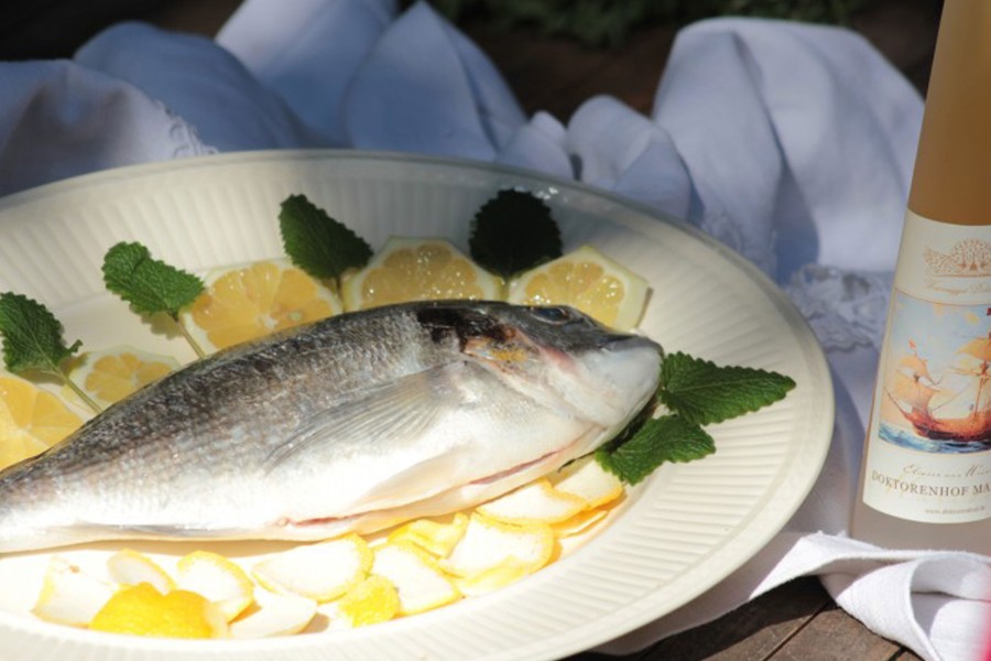 Steamed sea bream on limes with maritime vinegar